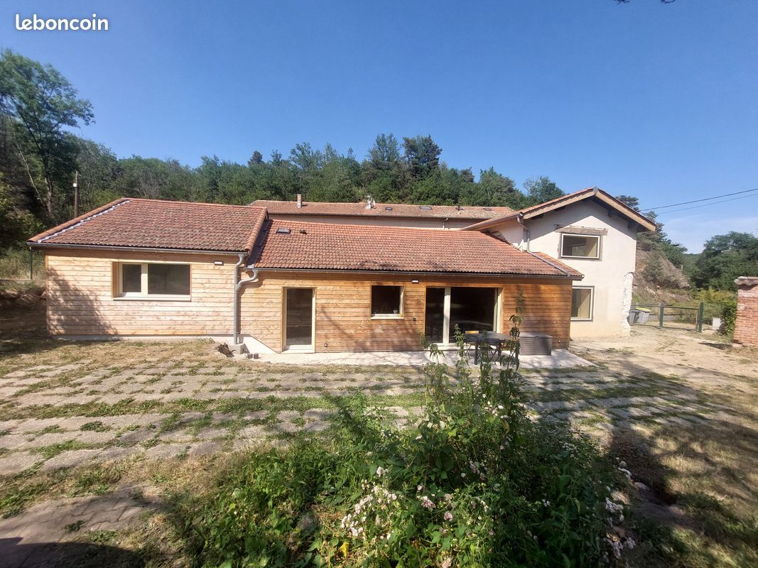 Maison 6 pièces 132 m² · à Saint-Marcellin-en-Forez · 132 m² · 325 500 €