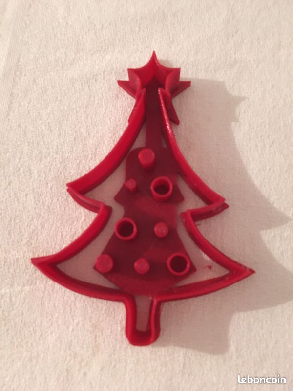 Emporte-piece sapin rouge (image 1)
