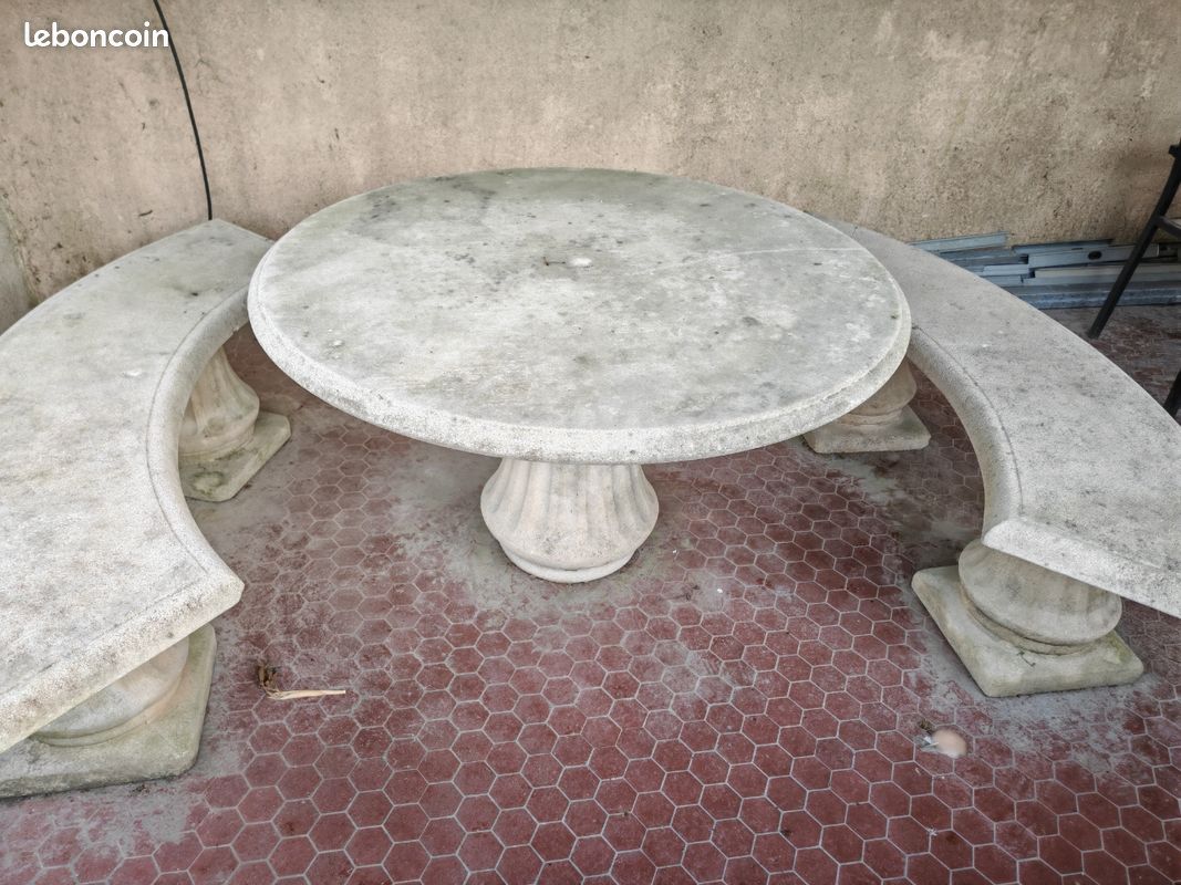 Salon de jardin en pierre (image 1)