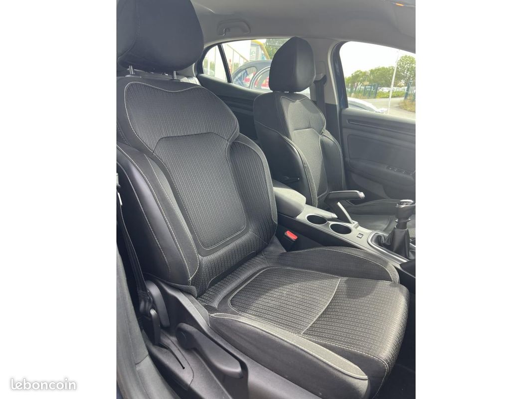 RENAULT MEGANE IV 1.5 dCi - 90 Business (Distri 2025) (image 11)
