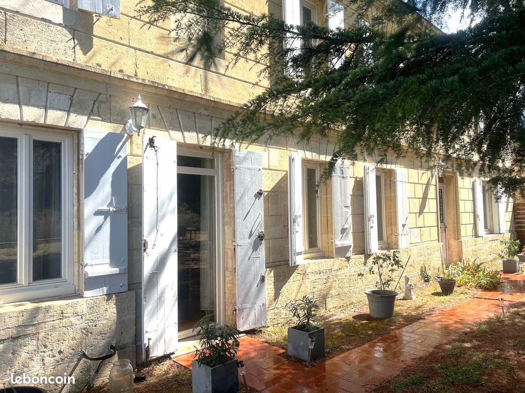 Maison 10 pièces 300 m² · à Saint-Loubès · 300 m² · 596 000 €