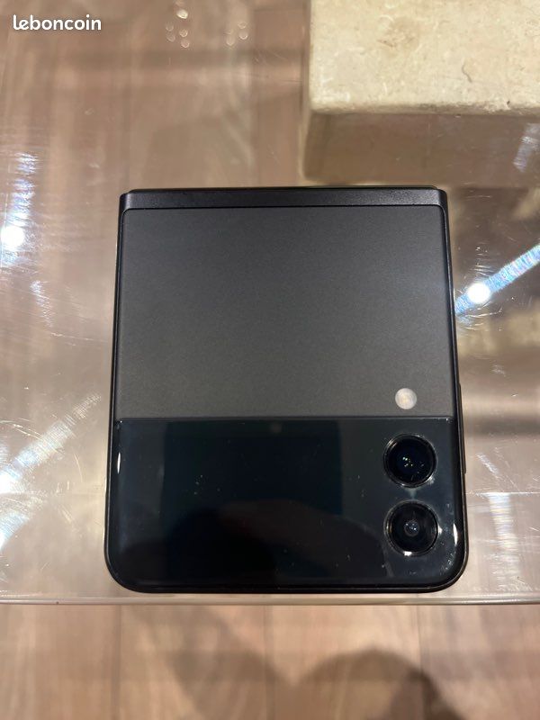 Samsung galaxie z flip 3 excellent état (image 1)