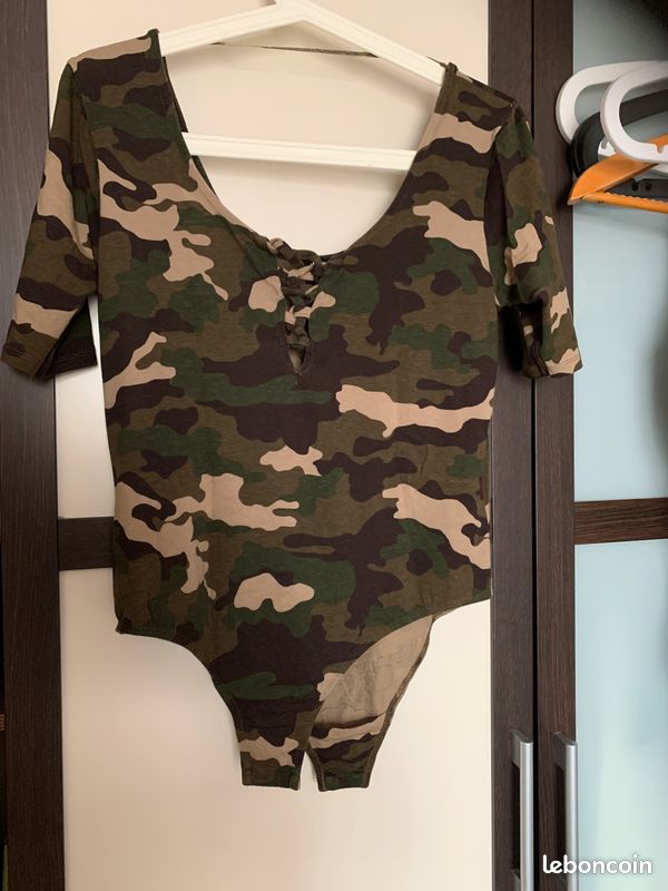 Body féminin style militaire - Marque Jennifer (image 1)