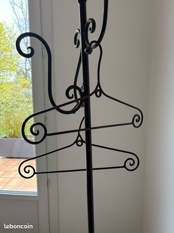 Portemanteau et porte-parapluie en fer forgé