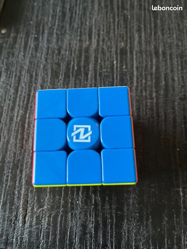 Rubik’s cube état neuf (image 1)