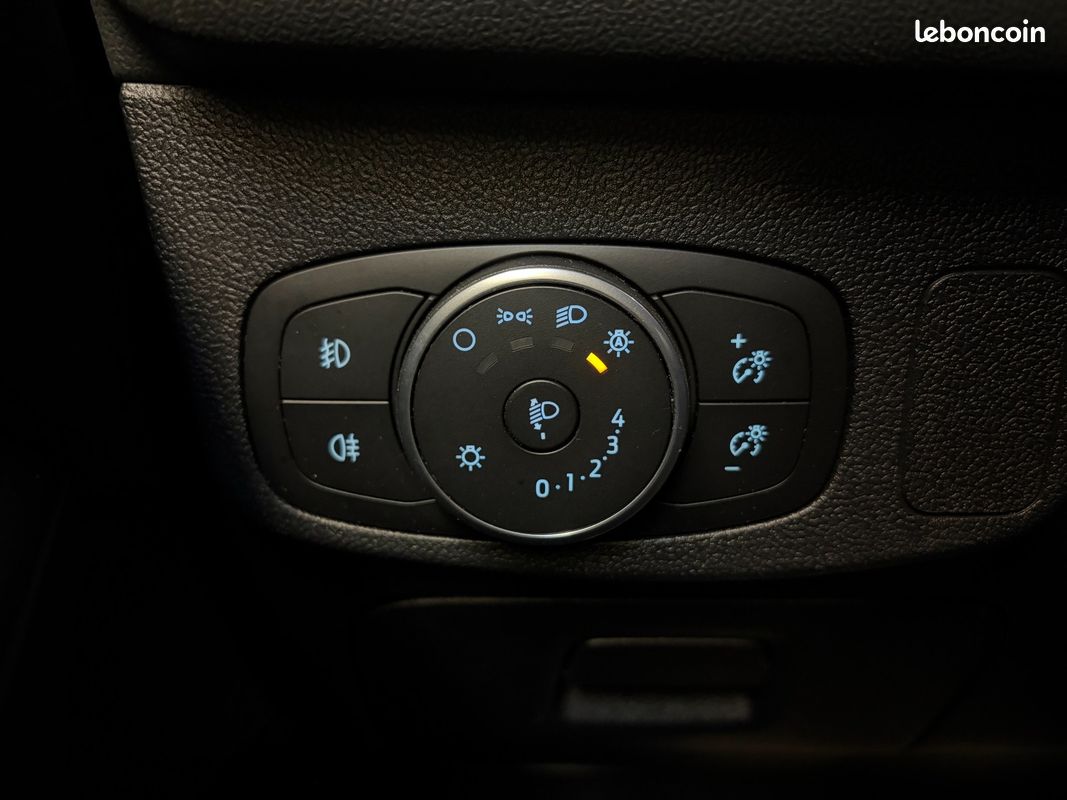 FORD FOCUS SW 2.0 EcoBlue 150 CV SS BVA8 ST Line + CARPLAY + CAMÉRA DE RECUL + RADARS AV/AR + KEYLESS GO + ATH (image 19)