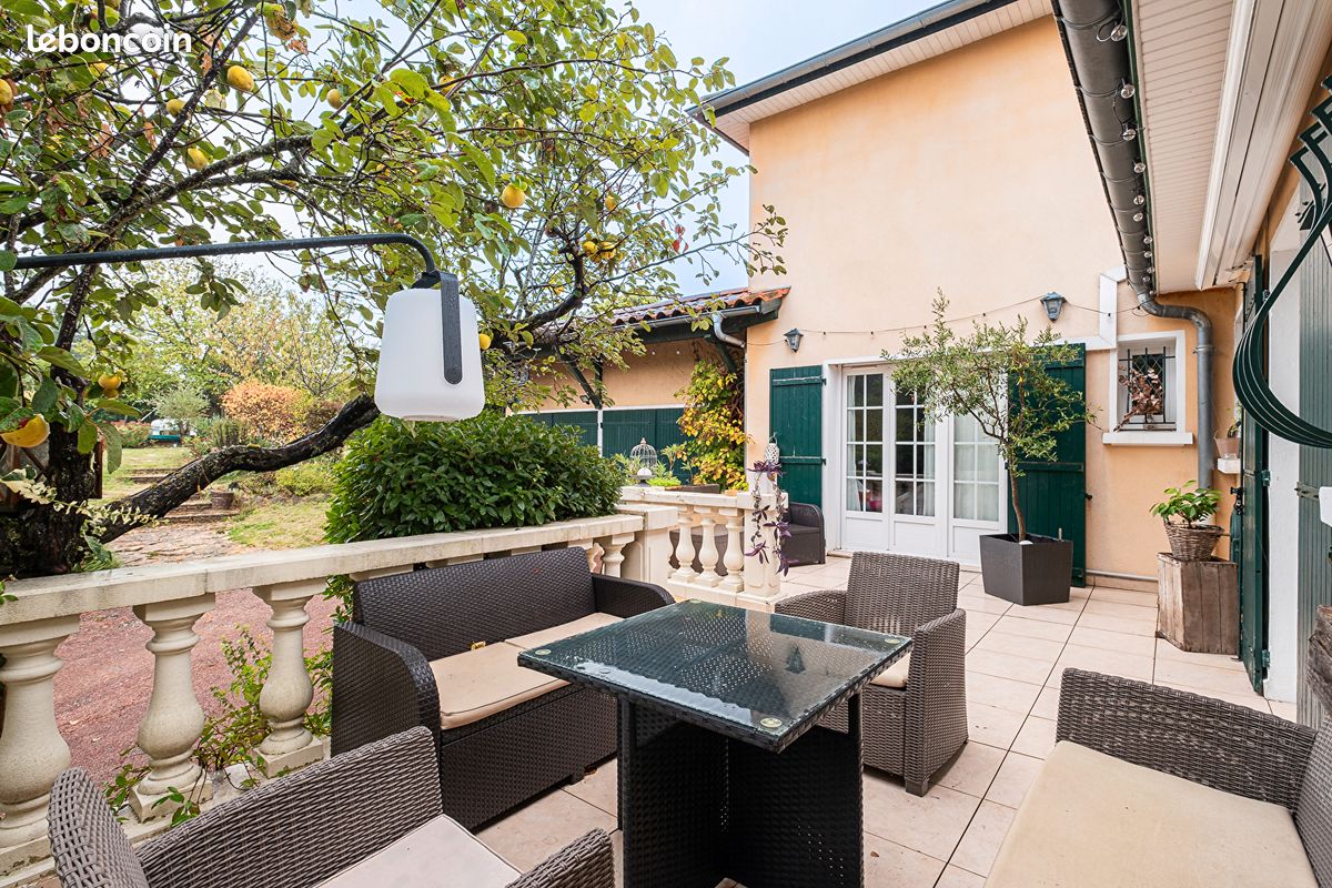 Maison 6 pièces 195 m² · à Rillieux-la-Pape · 195 m² · 670 000 €