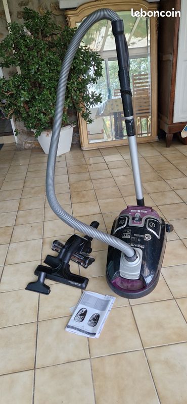 Aspirateur en Très Bon État (Presque Neuf) avec Manuel d’Utilisation (image 2)