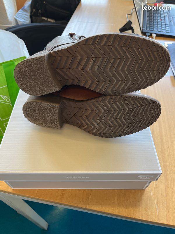 À vendre chaussures hautes pour femme (image 6)
