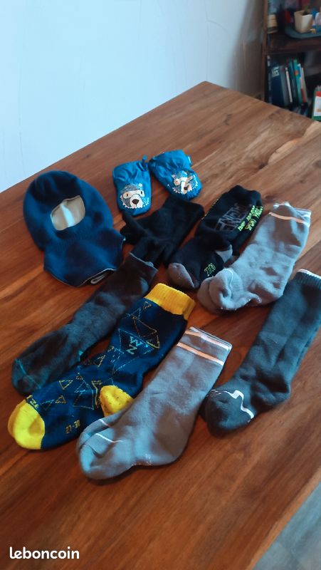 Ensemble cagoule,chaussettes,gants de ski (image 1)
