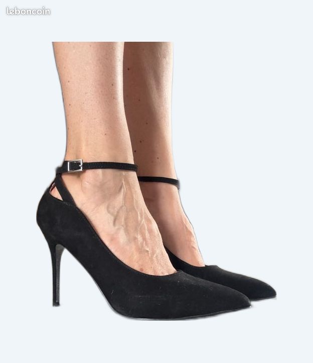 Escarpin noir en suédine avec bride et dessous pailleté Chaussures