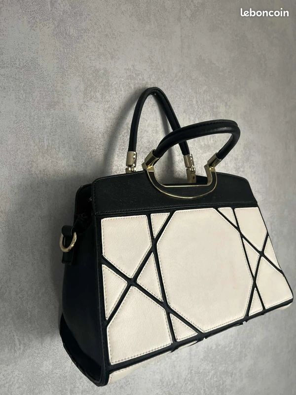Sac à Main Couleur Blanc / Noir Bon Etat (image 2)