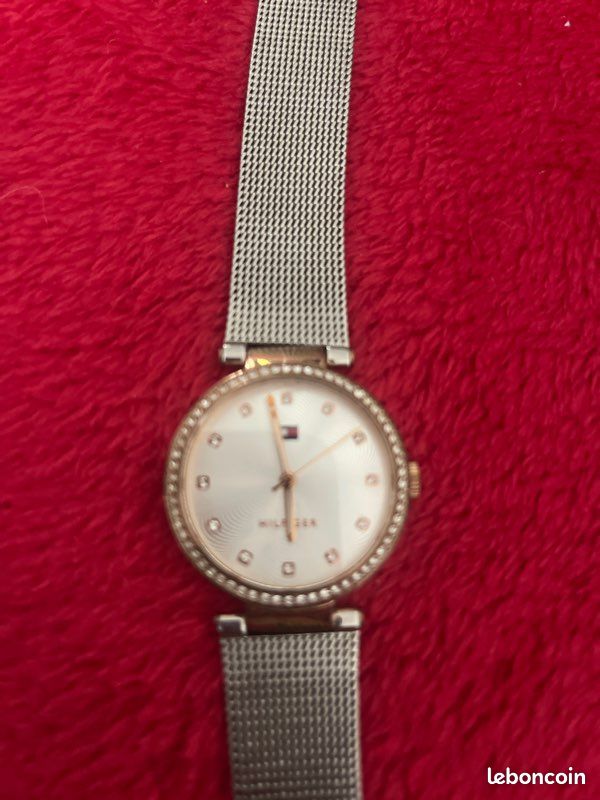 Belle montre femme avec strass sur le cadran (image 1)