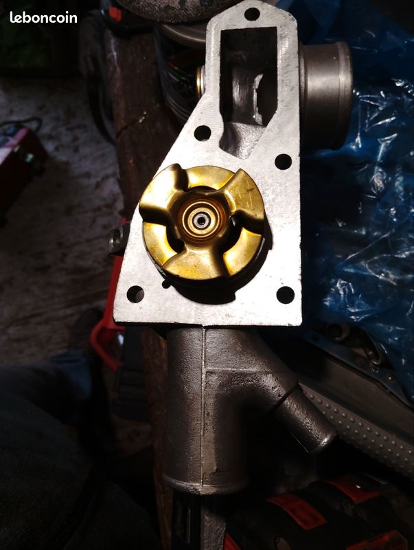 POMPE A EAU PEUGEOT 505 et 604