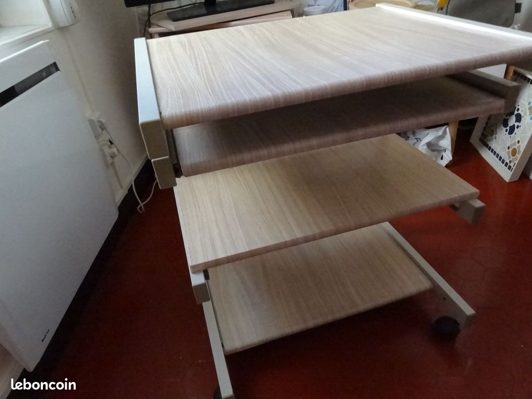 Table sur roulette avec 4 étagères très bon état (image 2)