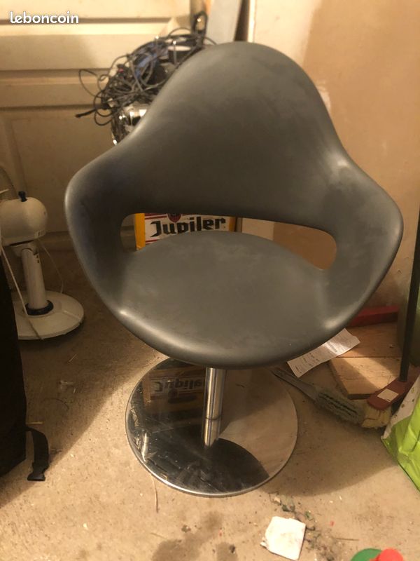 Fauteuil design (image 1)