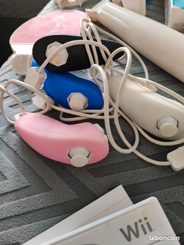 Wii avec une vingtaine de jeux (image 1)