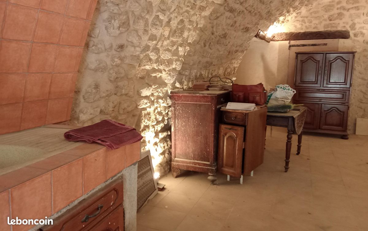 Maison 9 pièces 180 m² · à Saint-Martin-de-la-Brasque · 180 m² · 189 000 €