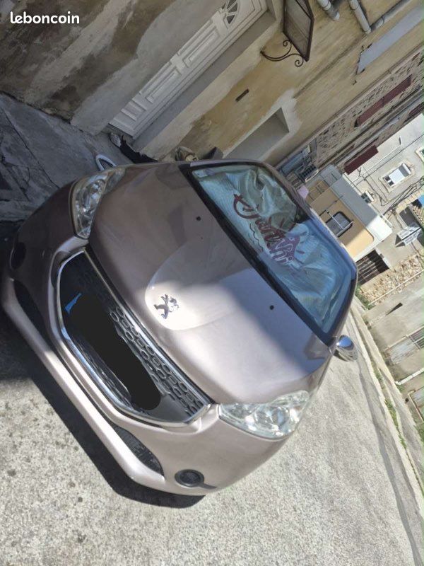 Peugeot 208 (image 1)
