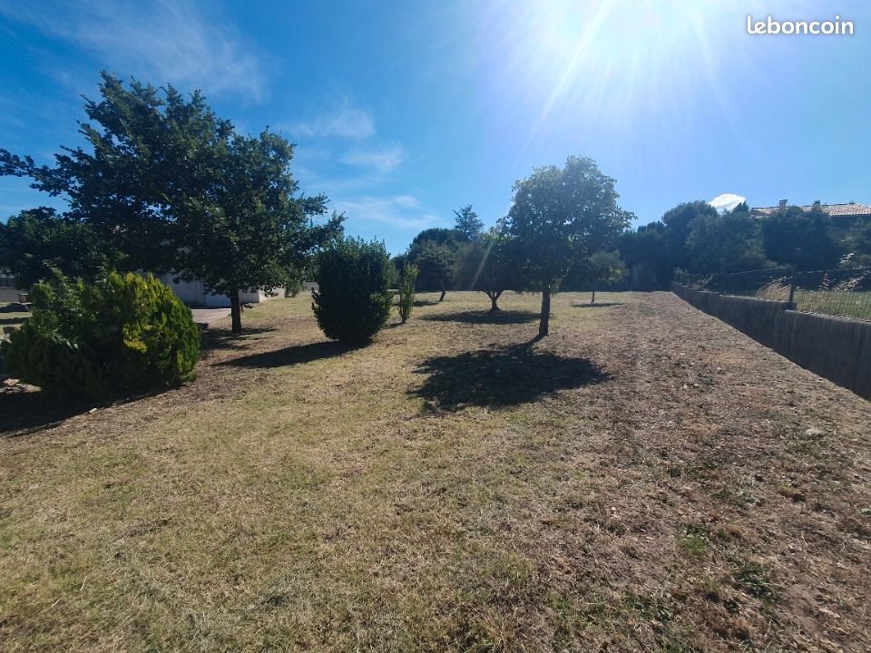 Terrain 400 m² La Calmette · 87 000 €
