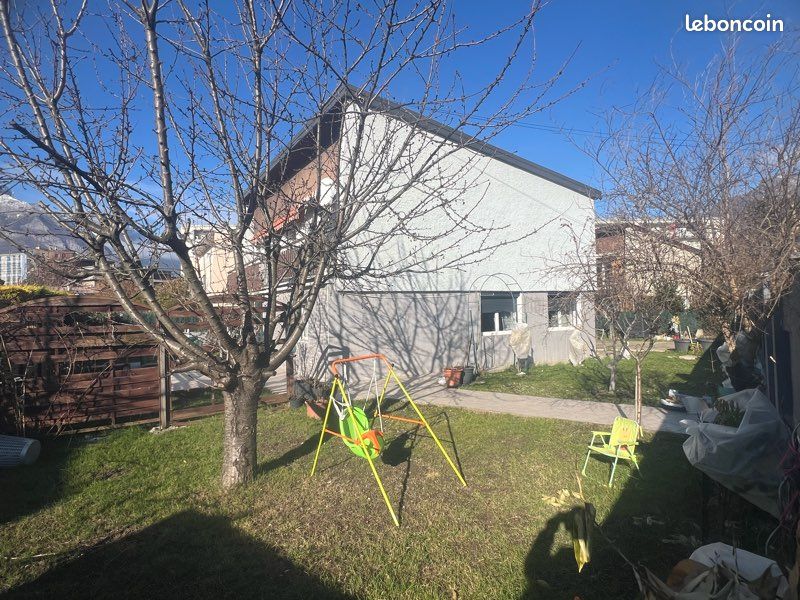 Maison 5 pièces 130 m² · à Saint-Égrève · 130 m² · 375 000 €