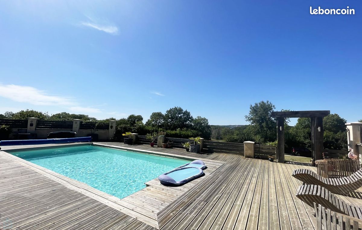 Maison 7 pièces 373 m² - Montbron 16220 (image principale 0)