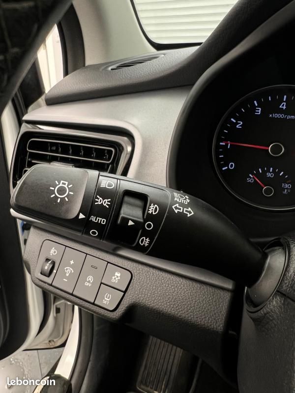 Kia Stonic 1.0 T-GDi 100 ch MHEV DCT7 Active (image 20)