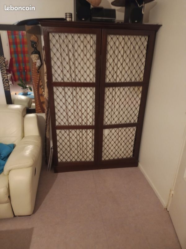 Armoire en bois massif (image 1)