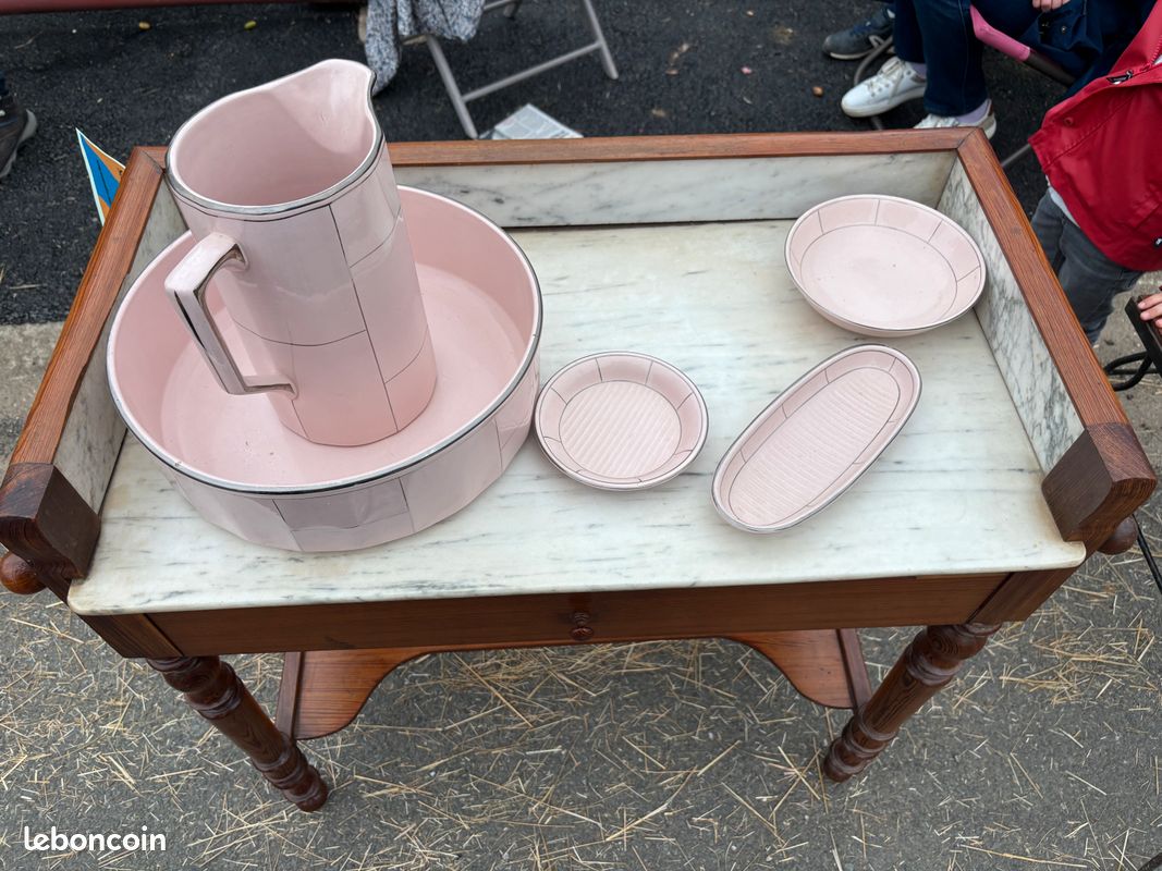 Table de toilette (image 2)