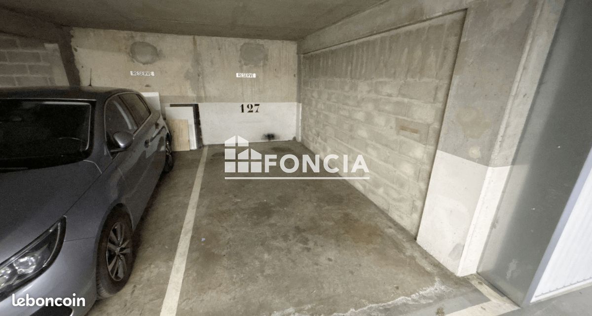 Parking · à Issy-les-Moulineaux · 103 €/mois