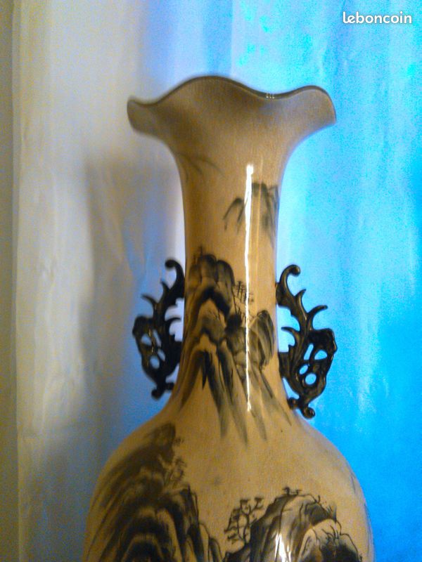 Paire de vases potiches asiatiques motifs bleu-gris sur porcelaine craquelée fond gris clair (image 9)