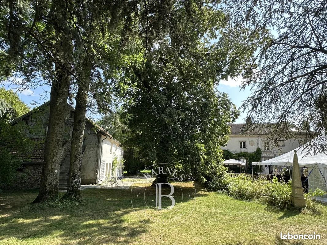 Propriété 14 pièces 413 m² (image 2)
