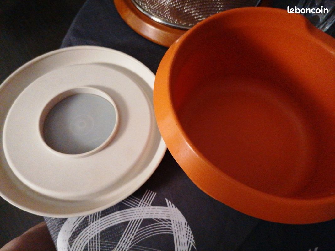Bol Batteur Mélangeur Tupperware 3L – Orange – Avec Couvercle – Très Bon état
