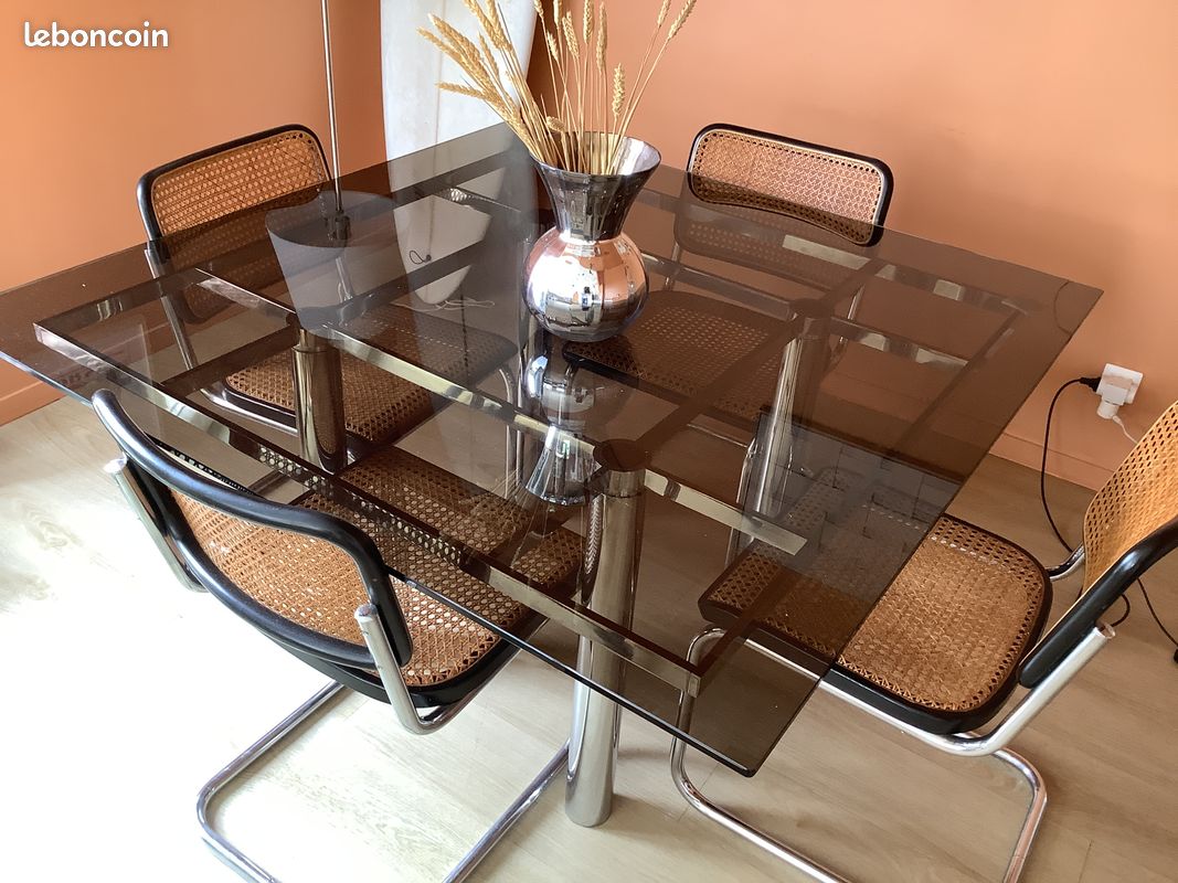 Table italienne André par Tobia Scarpa marque Gavina (image 1)