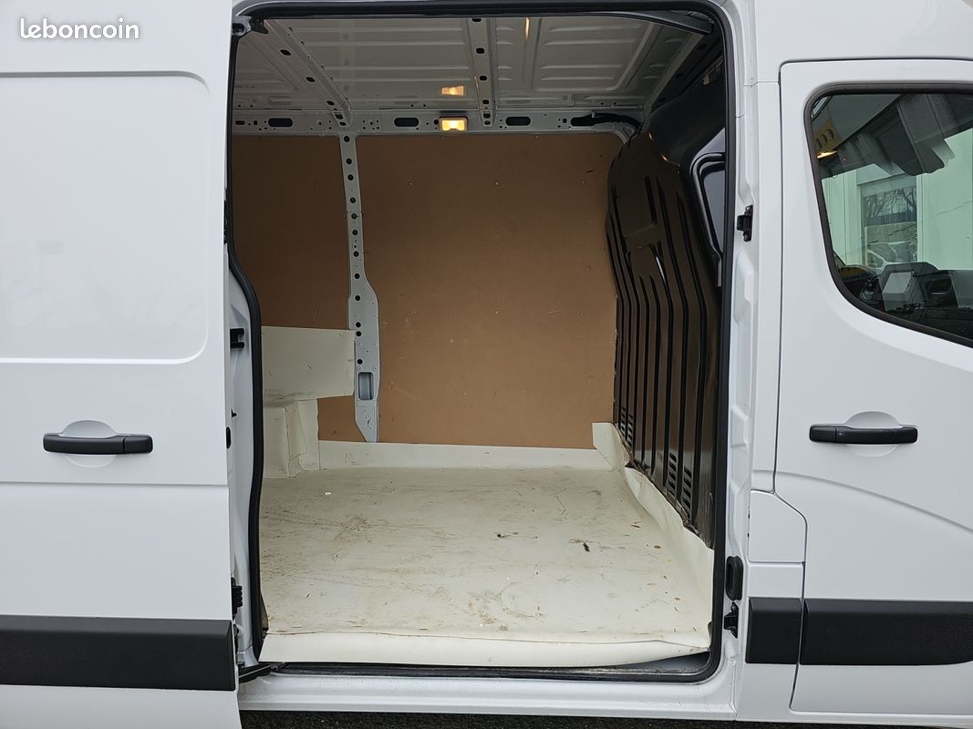 RENAULT MASTER III (2) 2.3 MASTER FOURGON L2H2 BLUE DCI 135Ch Garantie 12 mois (image 14)