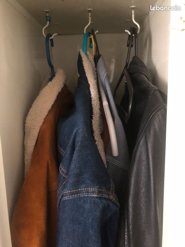 Armoire type industriel, 3 crochets par porte (porte manteaux) (image 1)