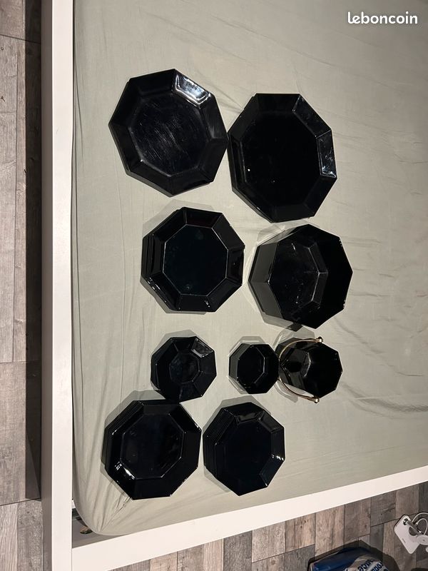 Service de table vintage Arcoroc noir octogonal – Lot complet 35+ pièces (image 1)