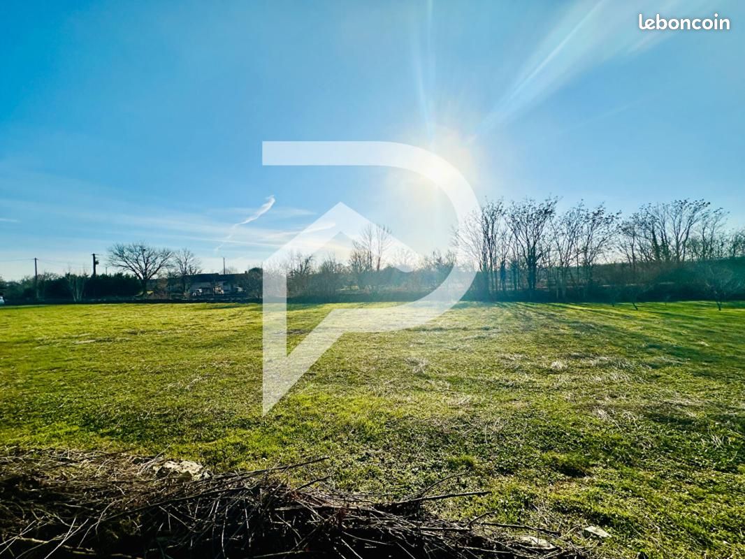 Terrain 2 420 m² Assier · 32 200 €