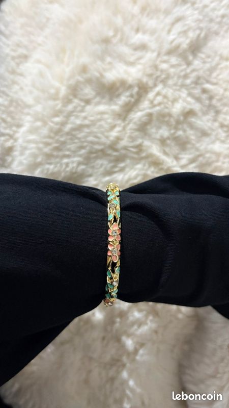 Éclat Doré – Bracelet Fleur Inoxydable (image 6)