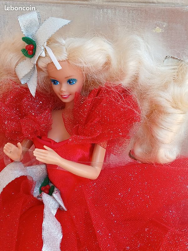 Special Edition Barbie 1981 Happy Holidays Christmas Barbie Dolls