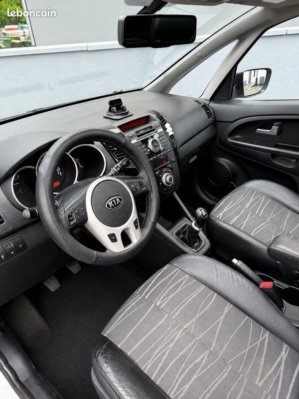Kia venga 1.6 crdi 115cv boîte 6 moteur à chaîne très bien optionné (image 5)