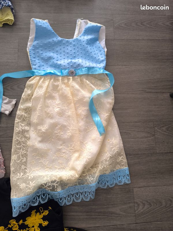 Gros lot de vêtements chaussures pour fille 4 ans/6ans chaussures pointure(25/30) (image 11)