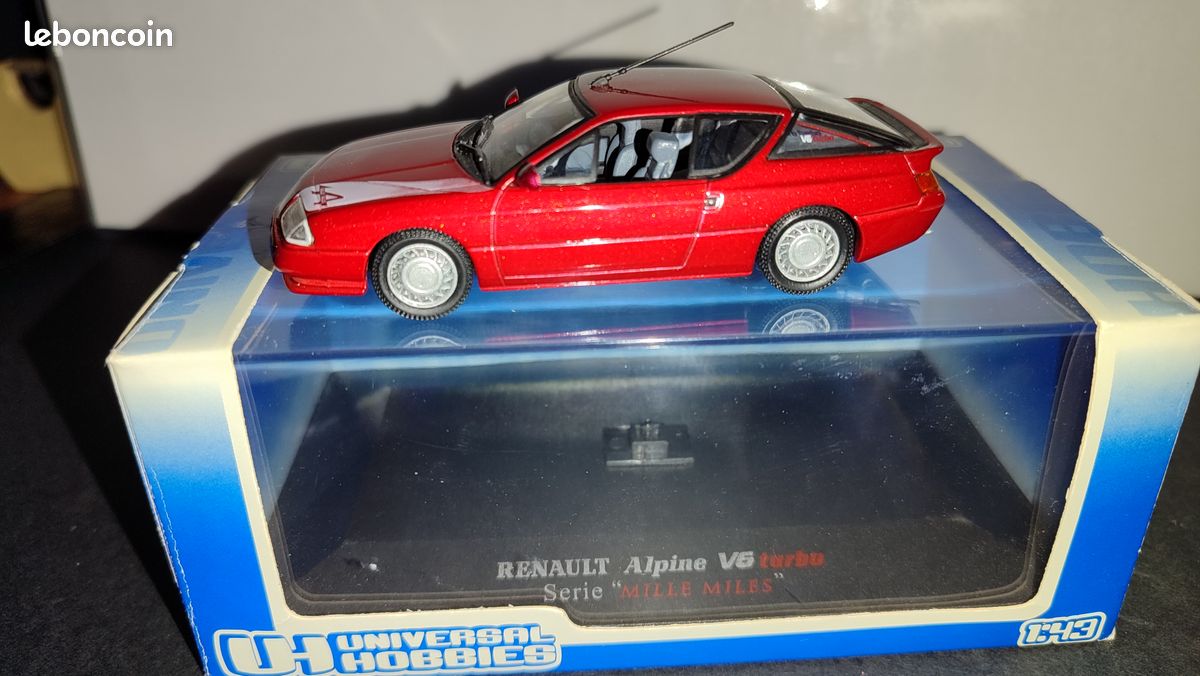 ALPINE RENAULT V6 TURBO ROUGE UNIVERSAL HOBBIES 7711225856 1
