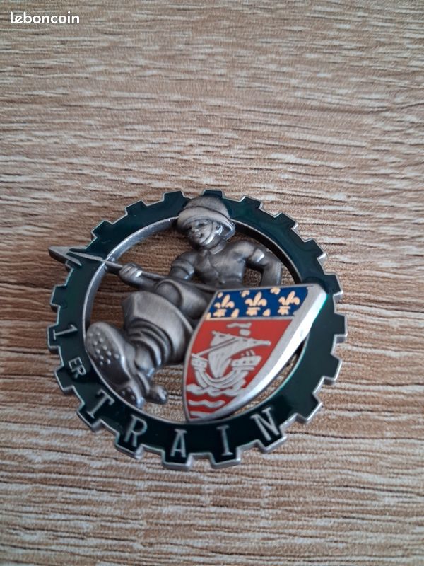 LOT DE 5 insignes ancien émail (sans attache où coupée ) EUR 15 LOT DE 5 insignes ancien émail (sans attache où coupée ) EUR 15
