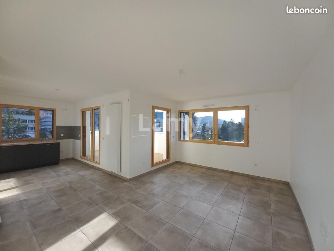 Appartement 3 pièces 74 m² · à Chambéry · 74 m² · 999 €