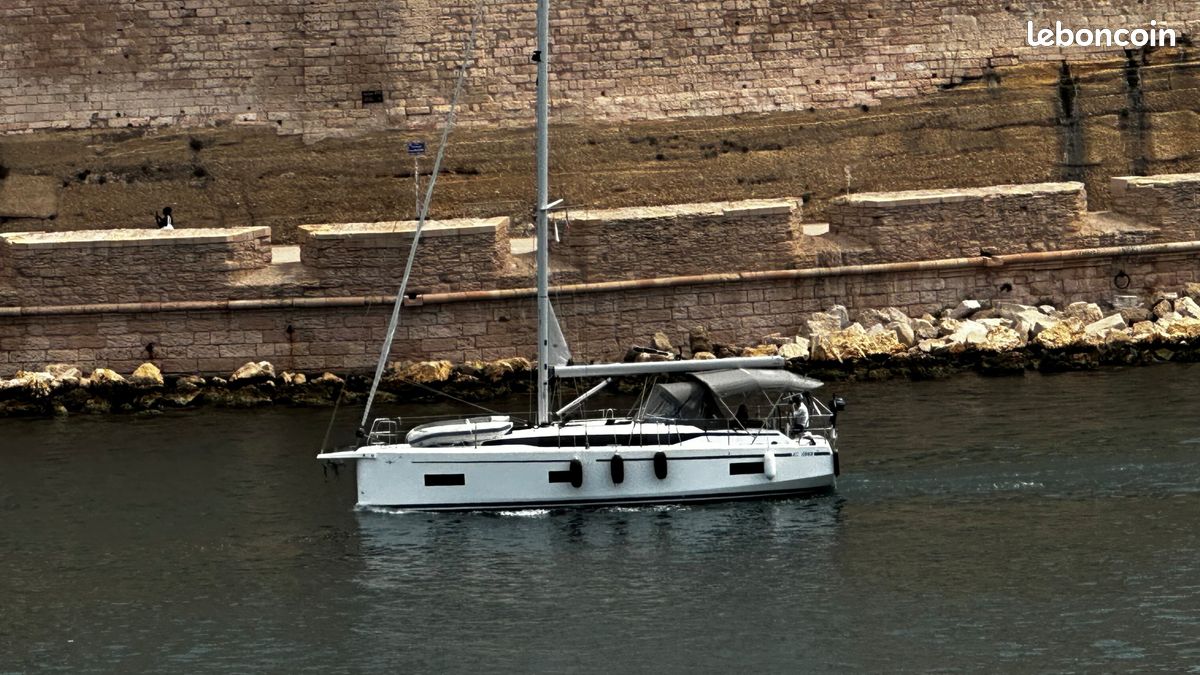 Bavaria C38 — View photo 1