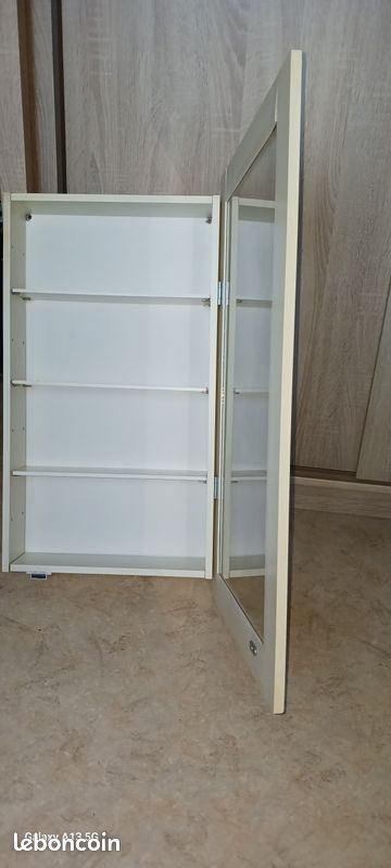 Vitrines-etageres murales blanches (image 2)