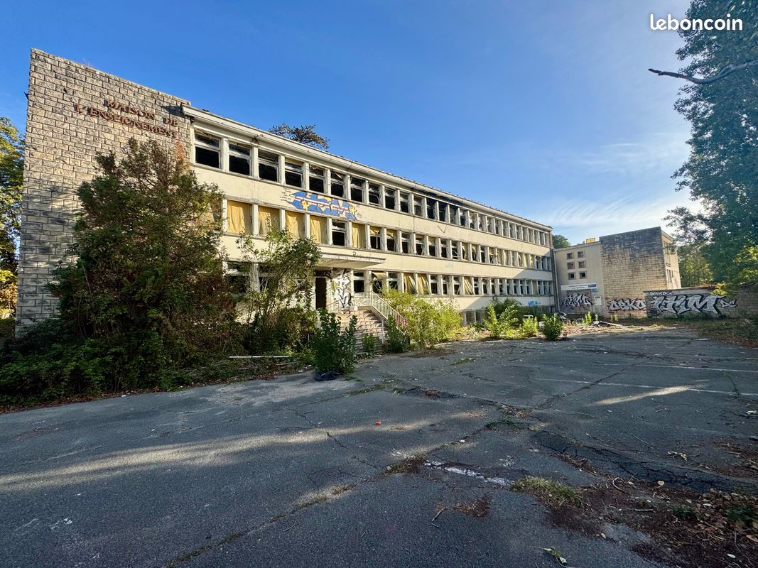Immeuble 1300 m² · à La Rochette · 1 300 m² · 990 000 €