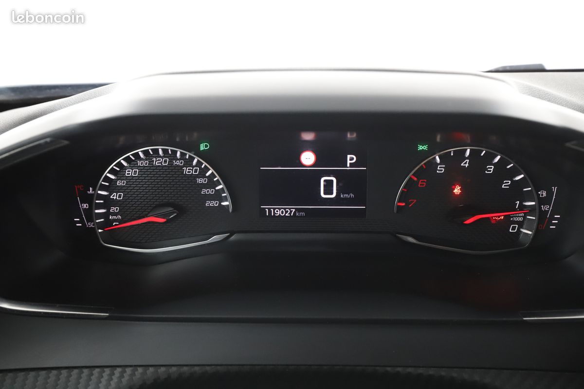 Peugeot 2008 1.5 Blue-HDi Allure EAT8 131 ch (image 16)