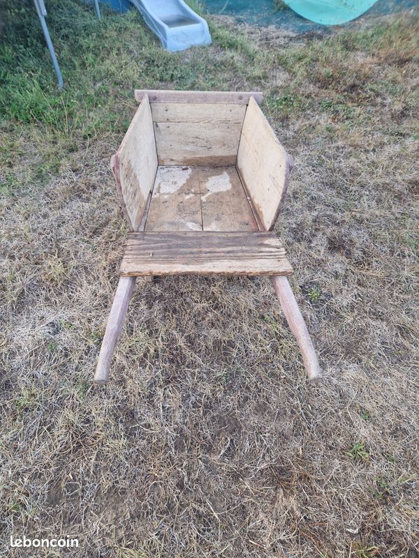 Brouette ancienne en bois (image 1)